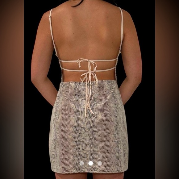Urban outfitters mini dress with open back - Picture 3 of 15